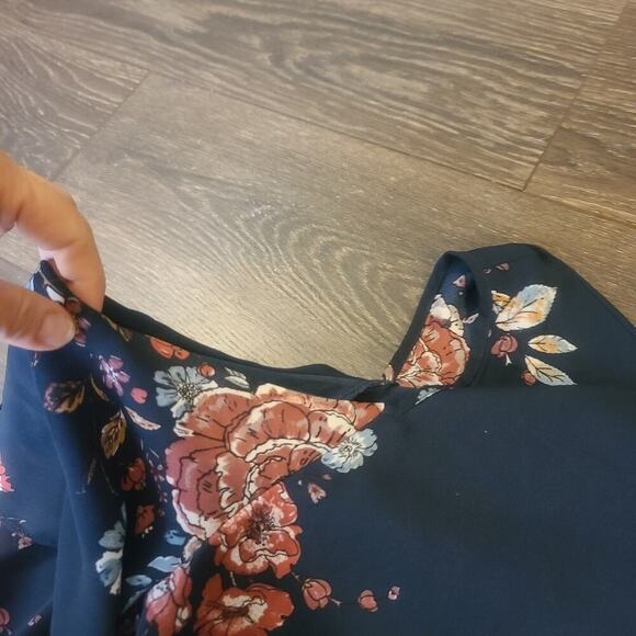 Eyeshadow Plus Size Lightweight Floral Open Shoulder Blouse - Picture 5 of 8